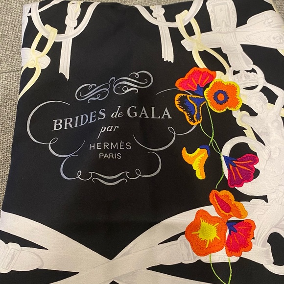 Authentic Hermes silk scarf - Picture 15 of 16